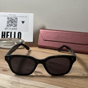 Illesteva Melrose Black Frame Sunglasses 🕶️ with FREE Sophia Loren Case